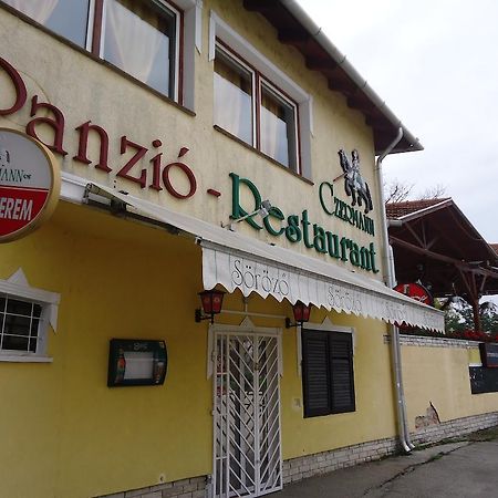 Czermann Panzio Es Etterem 호텔 Oroszlány 외부 사진